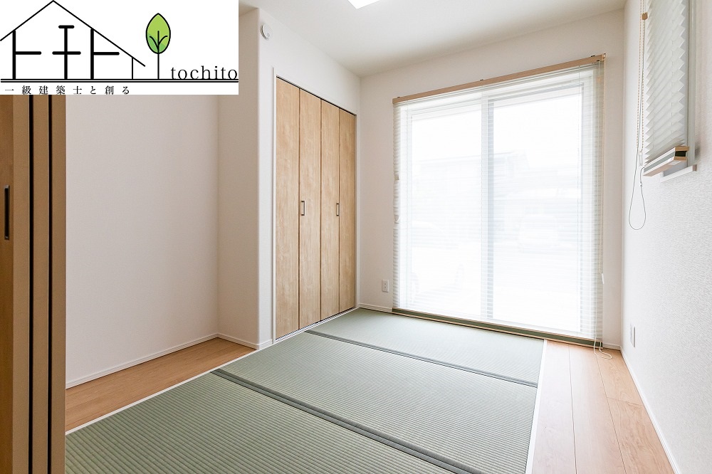 板の間付きの和室は上品な空間に仕上がりました。畳の魅力でもある香りや寝ころんだ時の気持ちよさからリラックス効果も抜群です。
