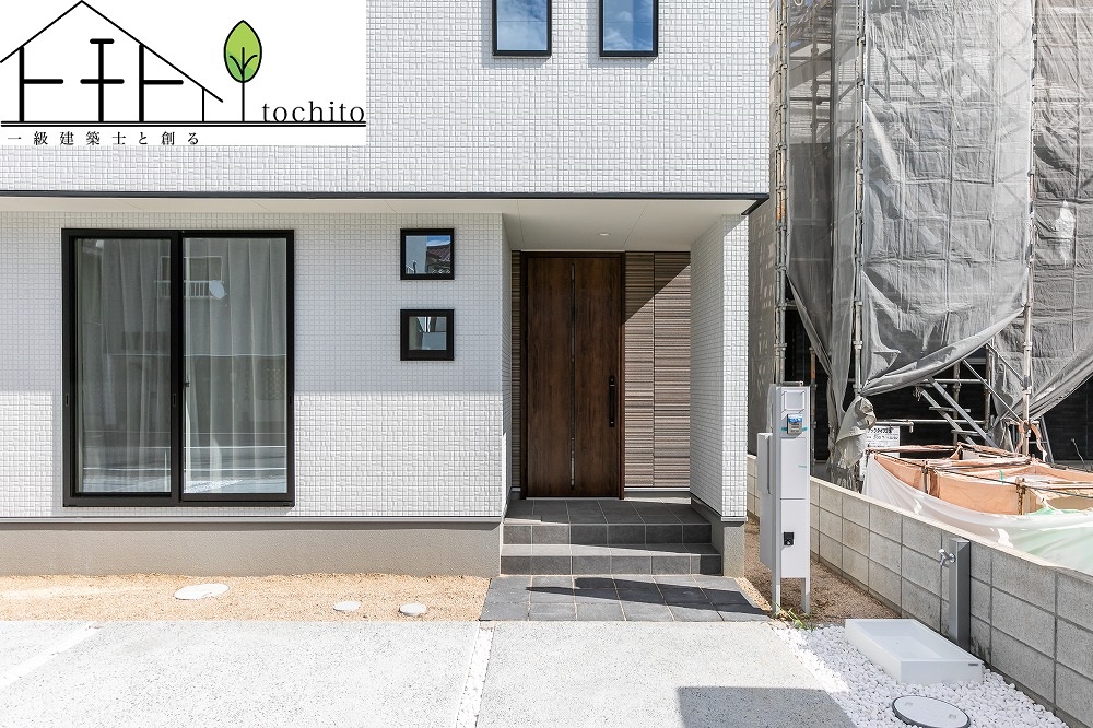 住まいの顔となる玄関は、スタイリッシュで、落ち着きと華やぎに満ちた空間。